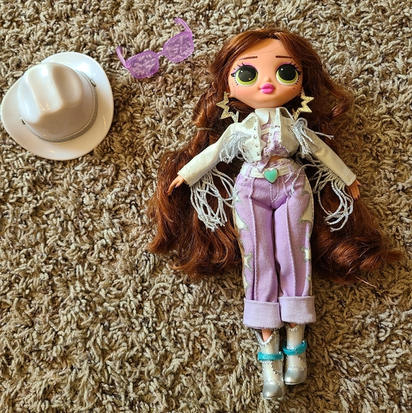Fashionable Doll with Lavender Outfit and Accessories - Picture 1 of 3